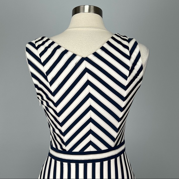 Etcetera Womens Sleeveless Flared Dress Blue White Stripes V Neck size 4 - Picture 6 of 10